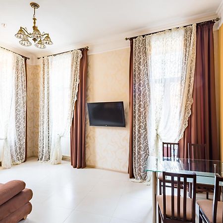 Leogrand Apartments On Doroshenka Street 1 リヴィウ エクステリア 写真