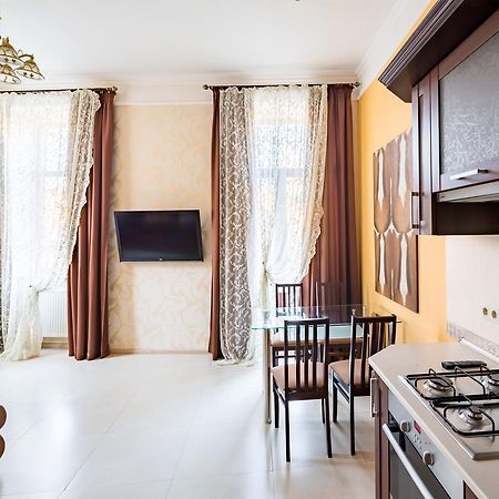 Leogrand Apartments On Doroshenka Street 1 リヴィウ エクステリア 写真