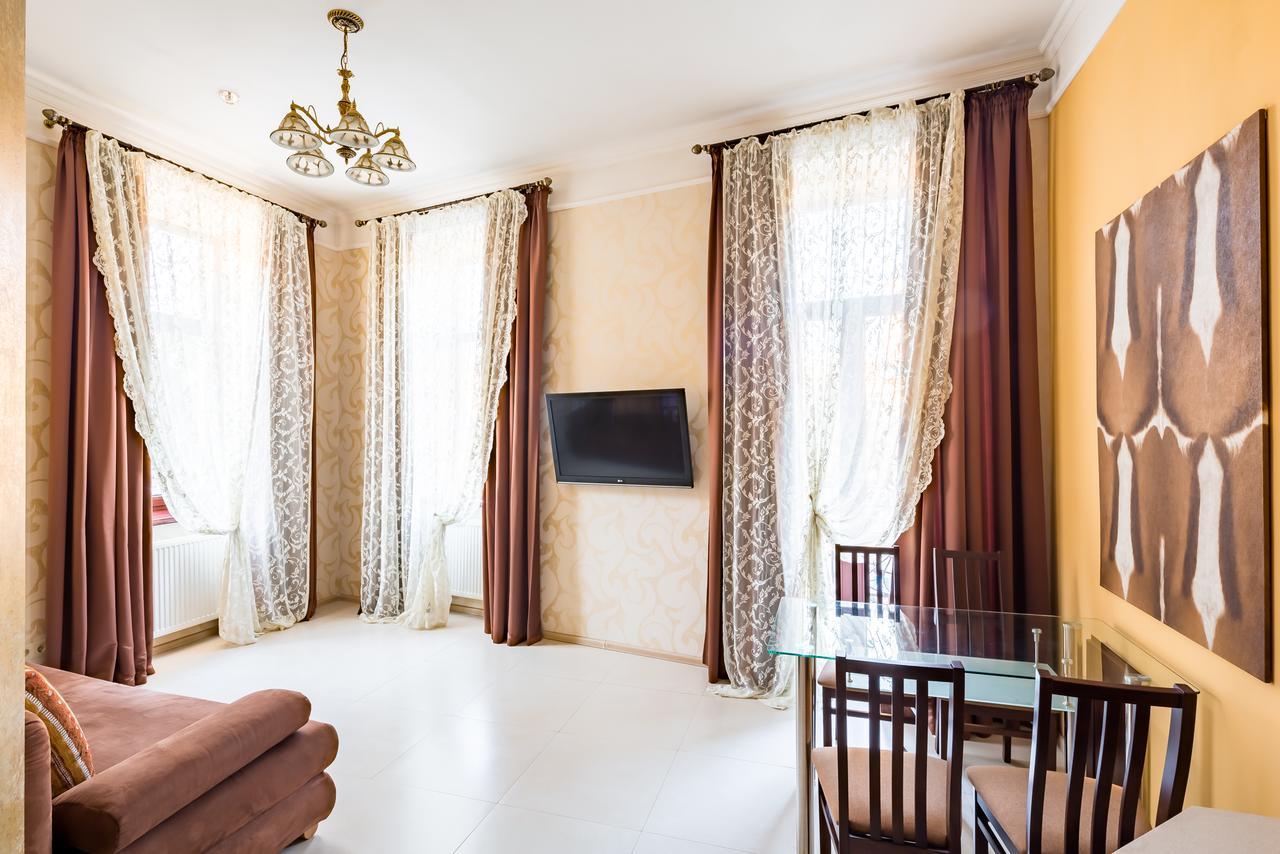 Leogrand Apartments On Doroshenka Street 1 リヴィウ エクステリア 写真