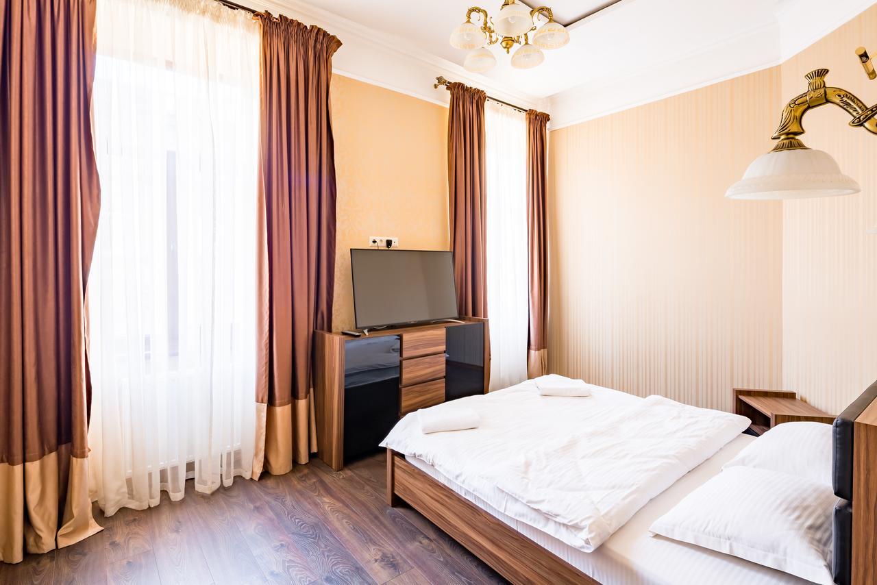 Leogrand Apartments On Doroshenka Street 1 リヴィウ エクステリア 写真