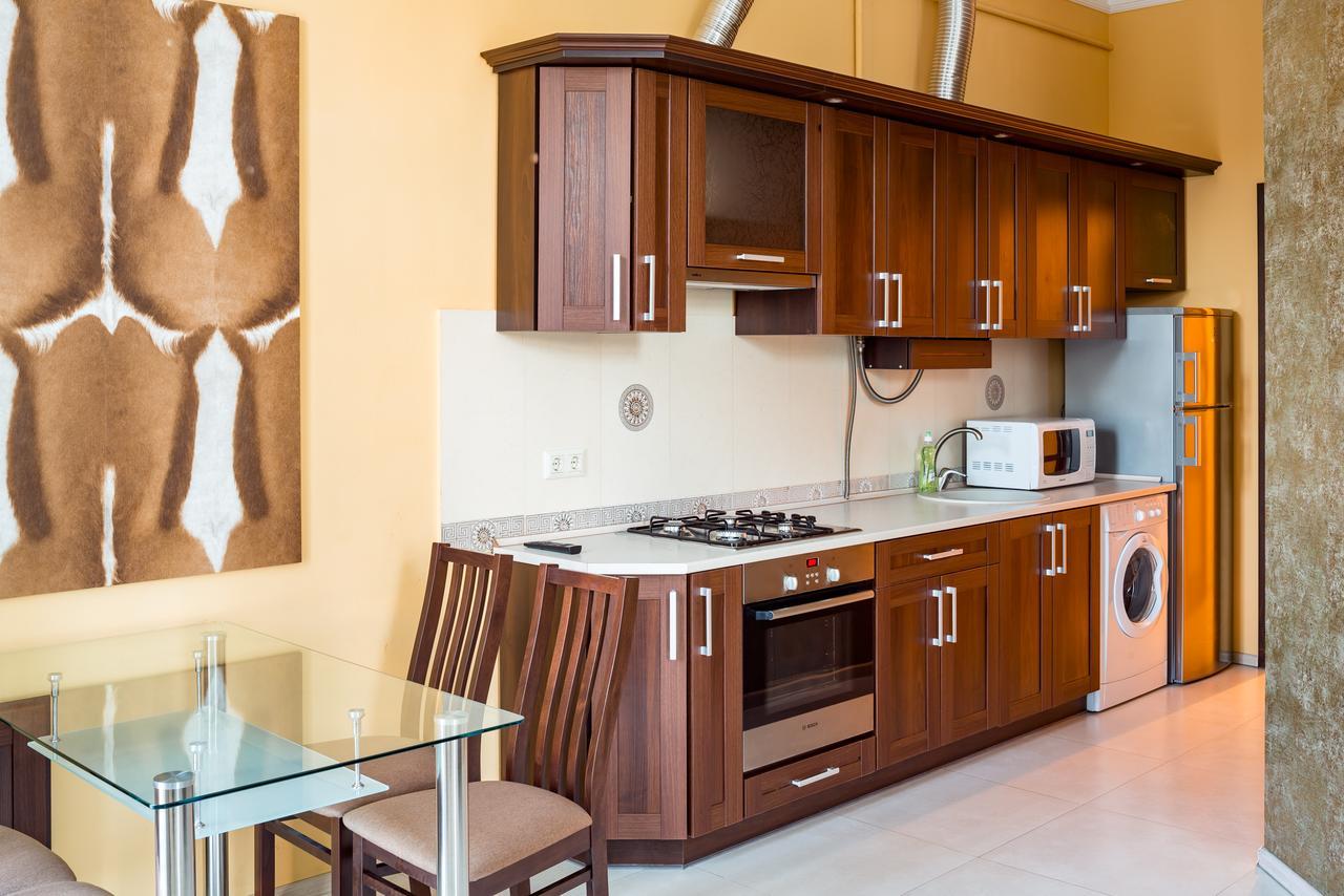 Leogrand Apartments On Doroshenka Street 1 リヴィウ エクステリア 写真