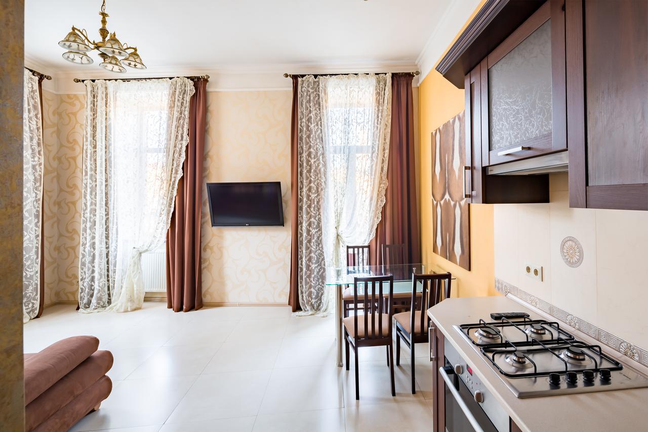 Leogrand Apartments On Doroshenka Street 1 リヴィウ エクステリア 写真