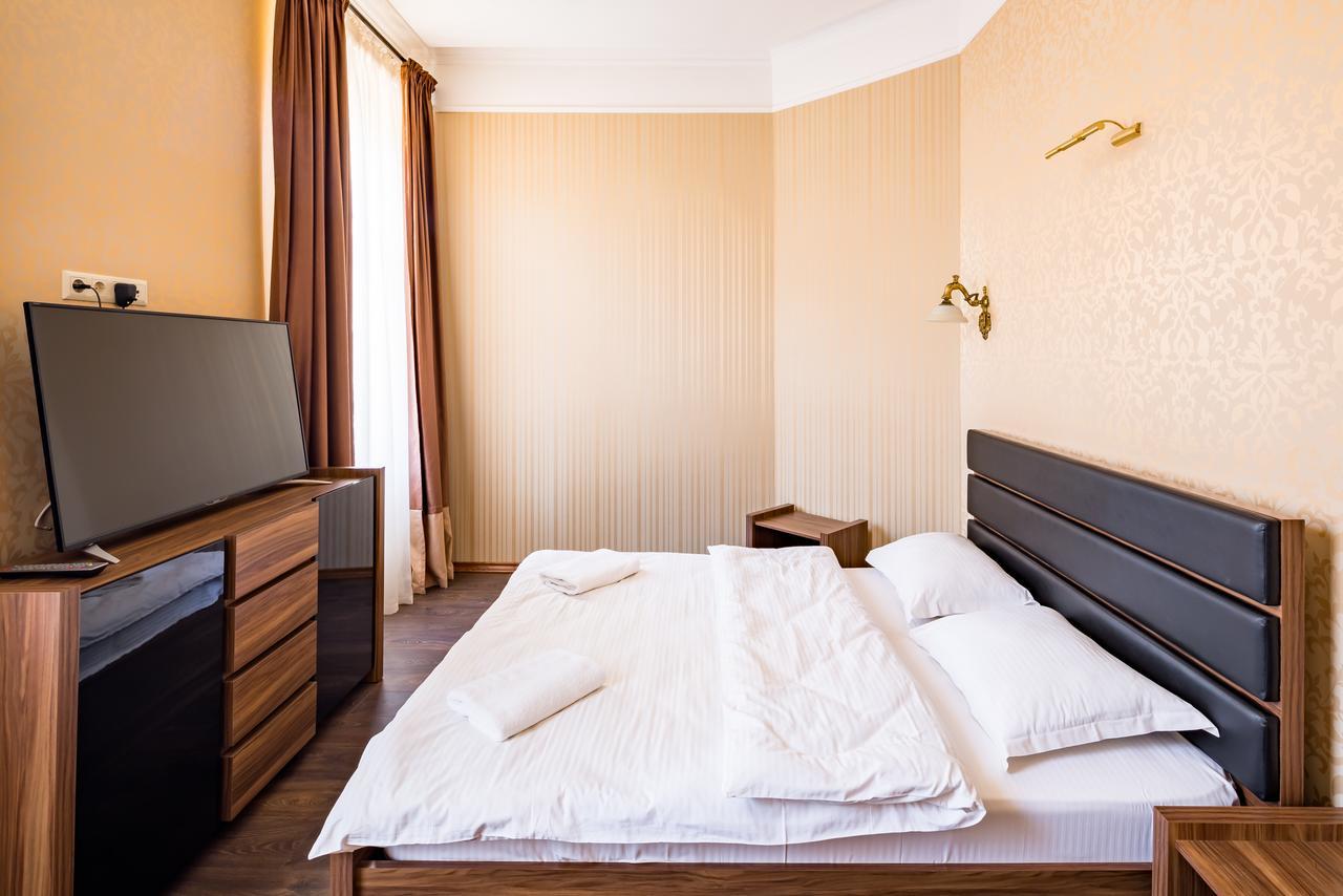 Leogrand Apartments On Doroshenka Street 1 リヴィウ エクステリア 写真