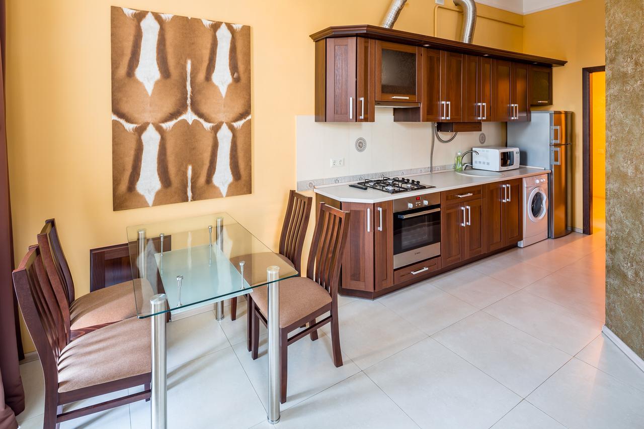 Leogrand Apartments On Doroshenka Street 1 リヴィウ エクステリア 写真